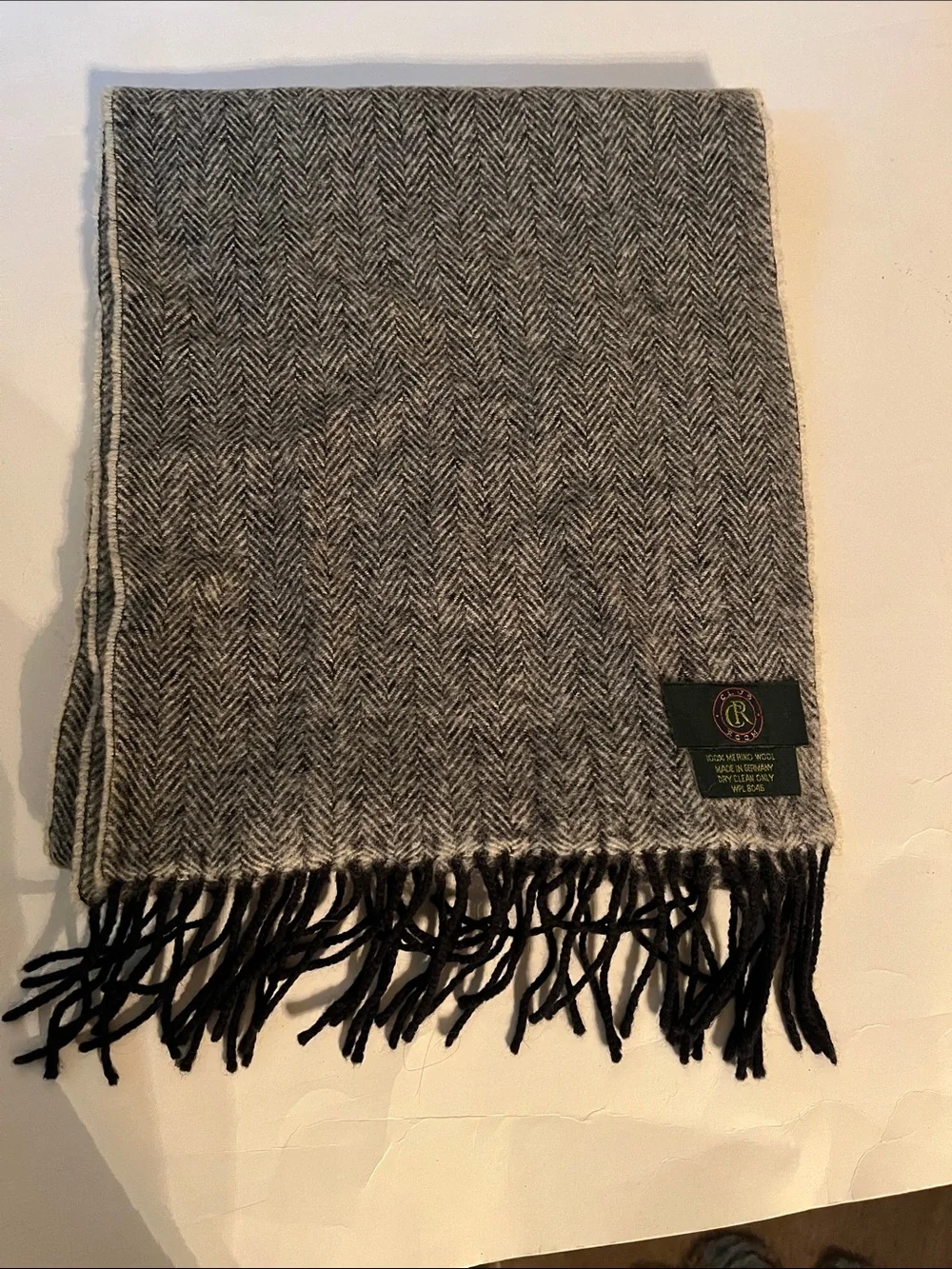 Club room 100% Merino wool winter scarf, grey herringbone pattern WPL8046.